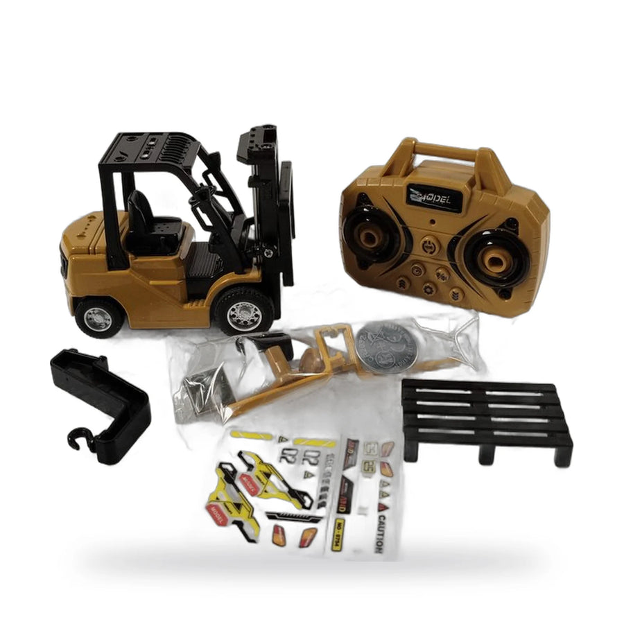 Mini RC forklift in 1:64 scale with its remote control and accessories